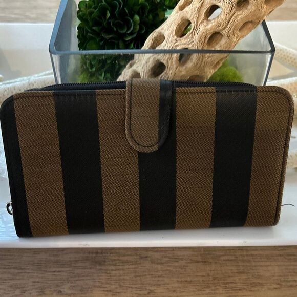 NWOT brown and black striped design designer looking wallet wallet. Zip around - Picture 1 of 5